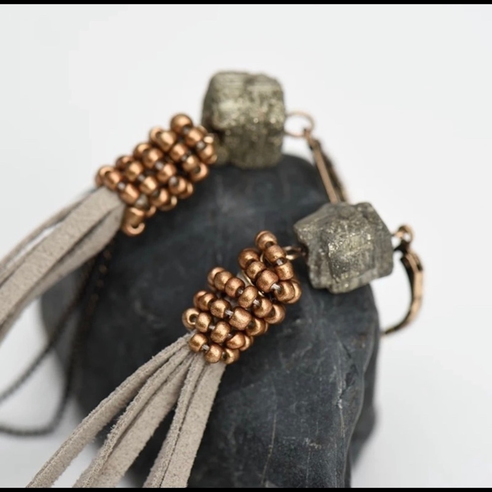 🎀Gold Hematite Fringe Earrings🛍